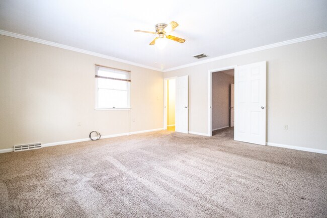 Building Photo - 2038 Airline Ave