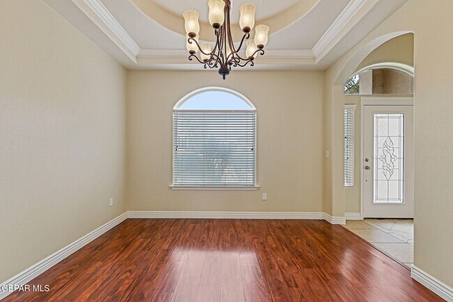 Building Photo - 6285 Wildwood Ct