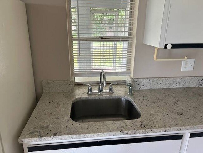 Building Photo - ***TWO WEEKS FREE*** Flexible Living in a Prime Cape Coral Spot