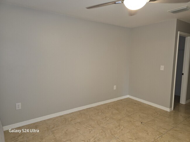 Building Photo - 2711 Nelson Rd N