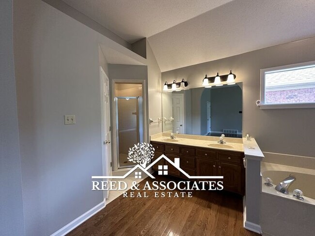 Building Photo - Nice 3 Bedroom in Collierville!