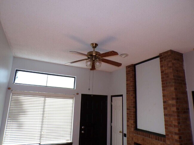 Building Photo - Wind Stream Condos - 3 Bedroom - 2 bathroo...