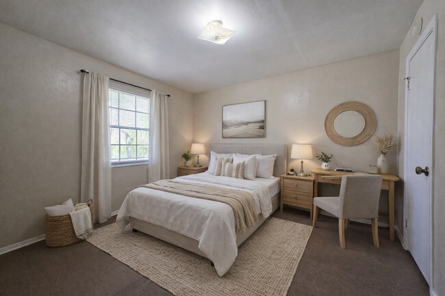 Building Photo - 606 Westview Cir