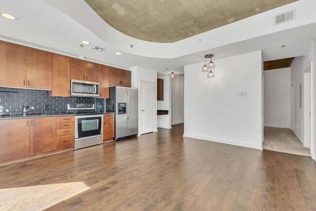 Building Photo - Stunning condo in the heart of SoBro at the Encore! Beautiful 1 bed, 1 bath on the amenity floor ...