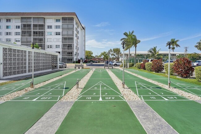 Building Photo - 3040 NE 16th Ave