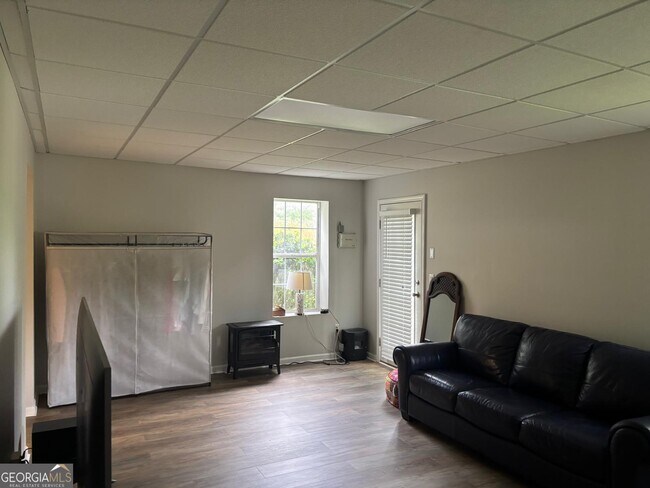 Building Photo - 300 Harcourt Pl