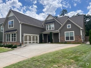 Building Photo - Must See! Beautiful 5/5 Home in Simpsonville!