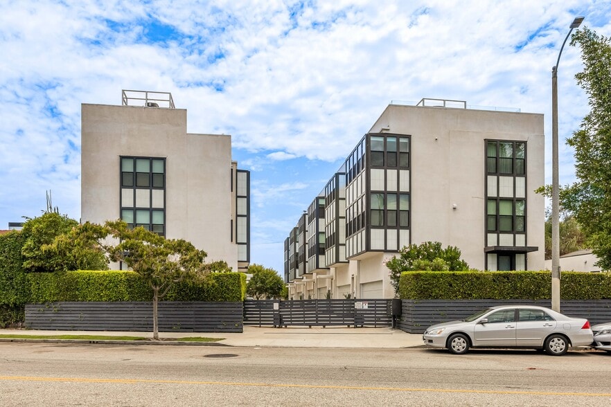 Building Photo - 1825 1/2 Alsace Ave