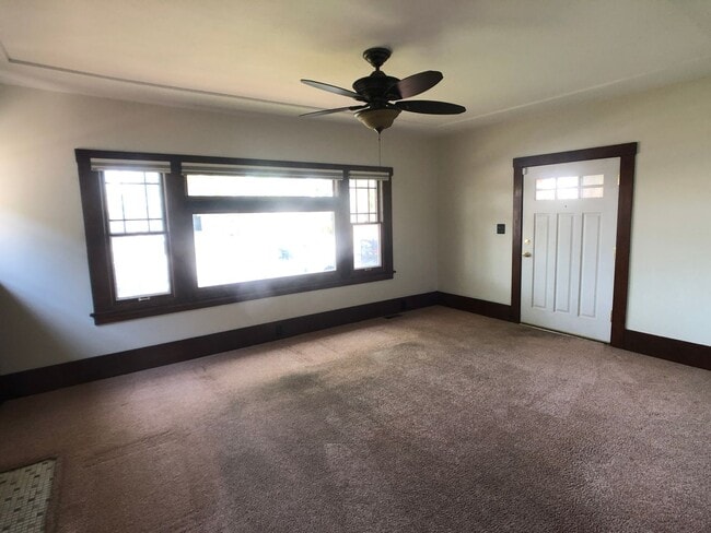 Building Photo - Classic Craftsman Style Home