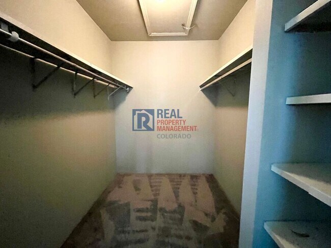 Building Photo - 920 S Walden Way