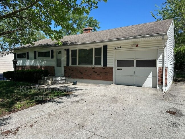 Building Photo - 10809 Ewing Ave