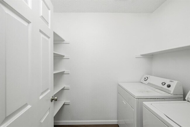 Building Photo - 3205 Settlement Dr