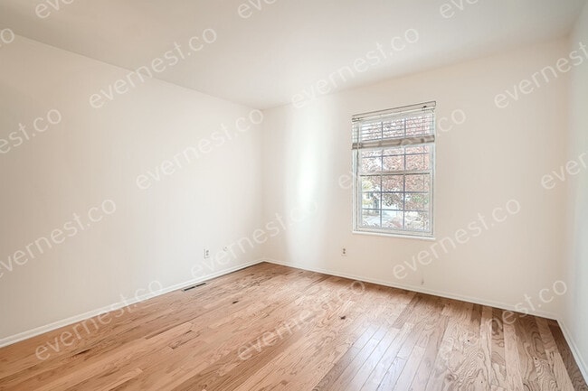 Building Photo - 10427 Holland Pl