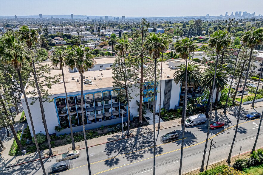 Building Photo - 7560 Hollywood Blvd