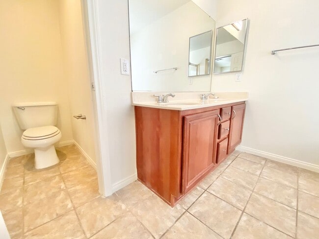 Building Photo - GORGEOUS 3 BEDROOM / 2 FULL BATH SINGLE FAMILY HOME , WITH 2 CAR GARAGE