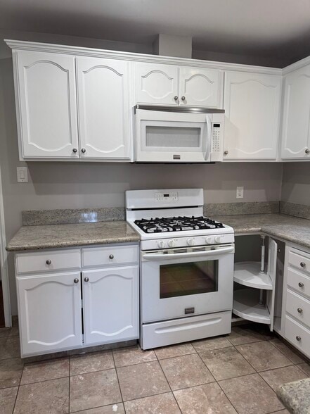 STOVE AND MICROWAVE - 6247 Oak Crest Way