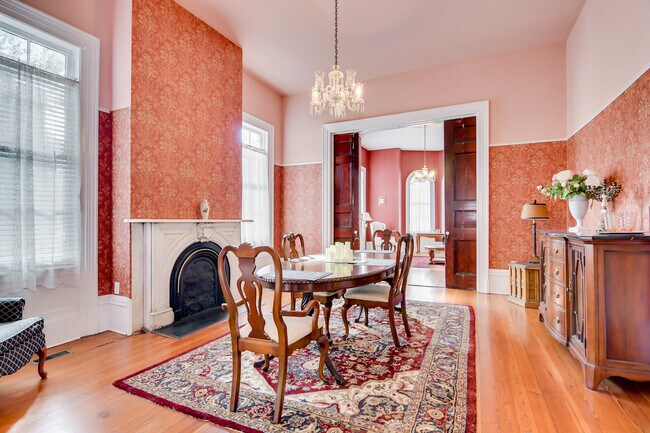 Building Photo - 629 Greene St