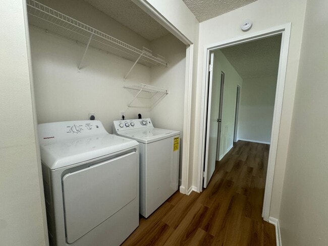 Building Photo - TWO BEDROOM TOWNHOME