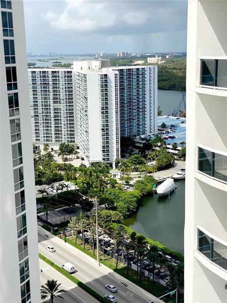 Building Photo - 16001 Collins Ave