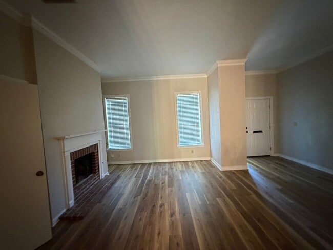 Building Photo - 3815 Creswell Ave