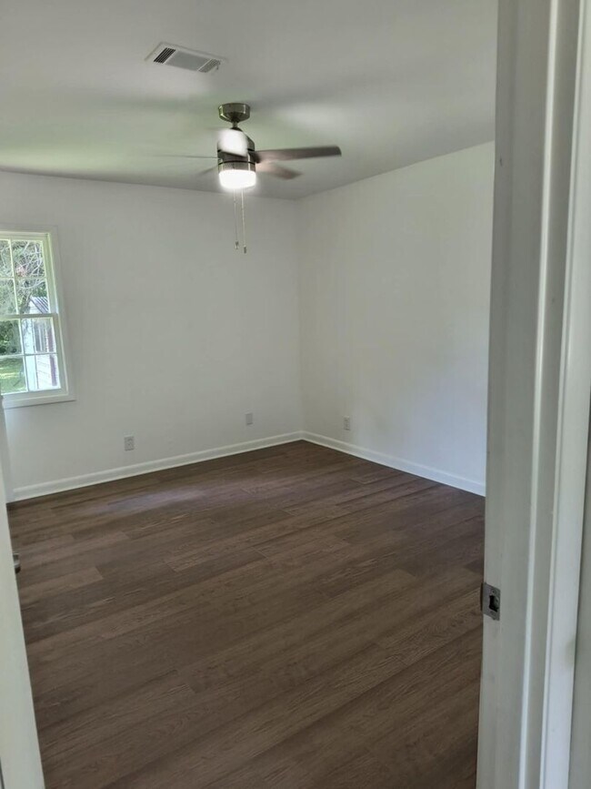 Building Photo - Fully Renovated 3 Bedroom, 2 Bath Home