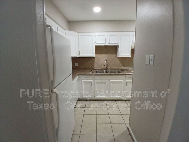Building Photo - 5001 Middlecoff Cir