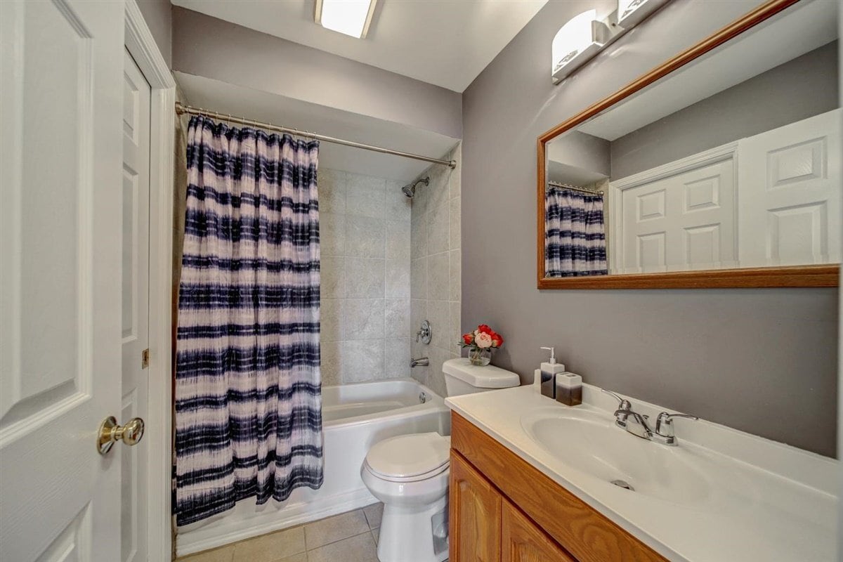 Building Photo - 5S530 Scots Dr