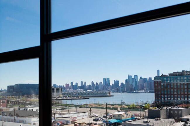 Building Photo - 1414 Grand St