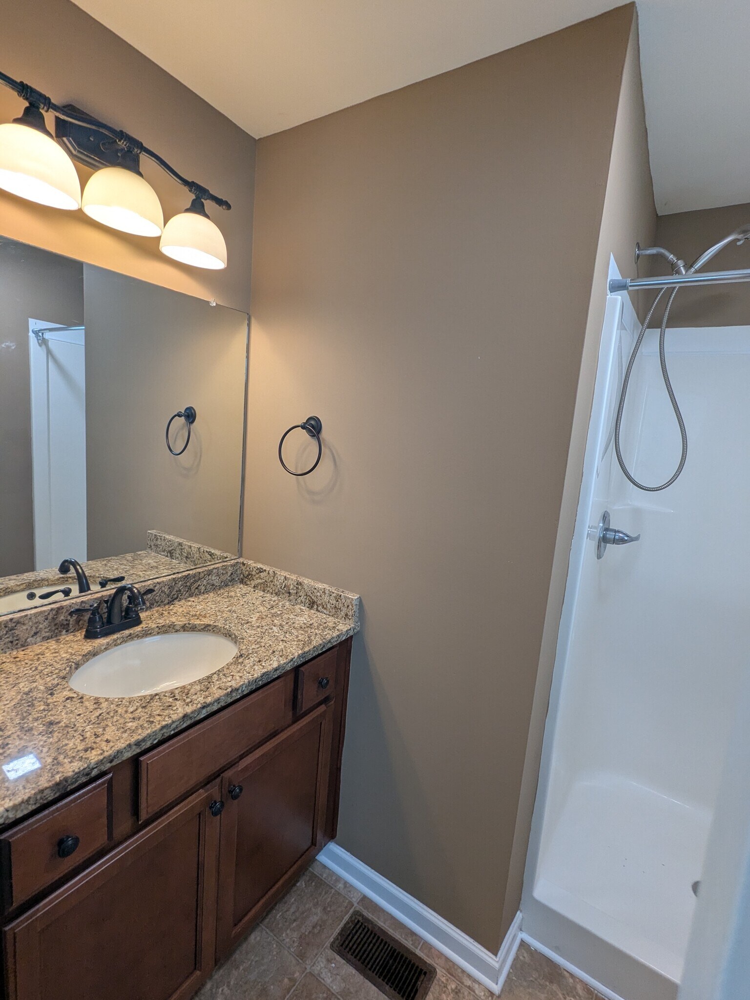 Master bathroom - 2237 Spring Meadow Ln SE