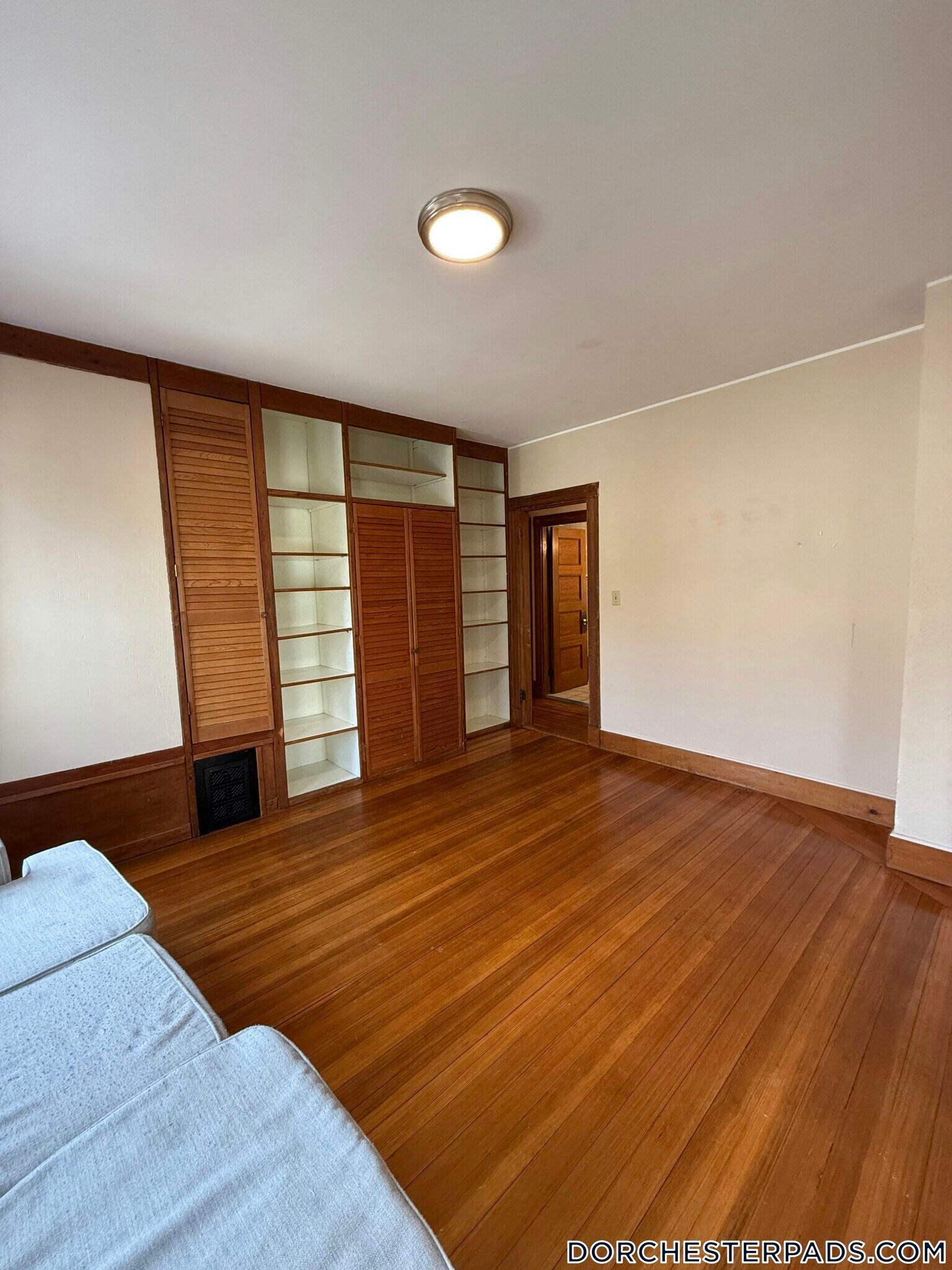 Building Photo - 18 Romsey St