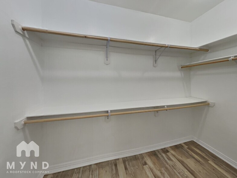 Building Photo - 805 Sand St