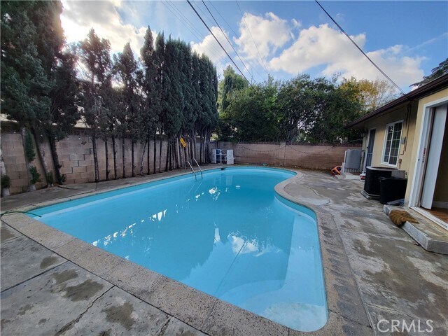 Building Photo - 13132 Hartland St