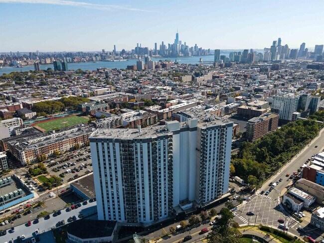Building Photo - 100 Manhattan Ave