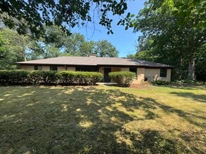Building Photo - 805 Blackhawk Ln