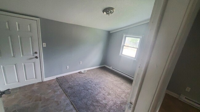 Building Photo - 640 N Cherry St