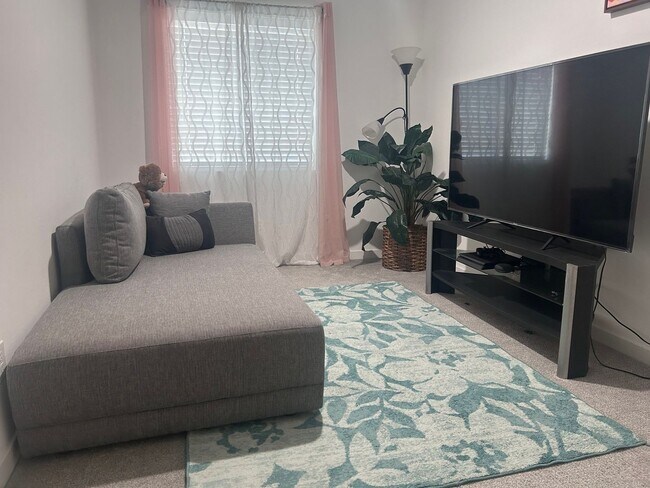 Building Photo - Charming 4BR House in Glendale