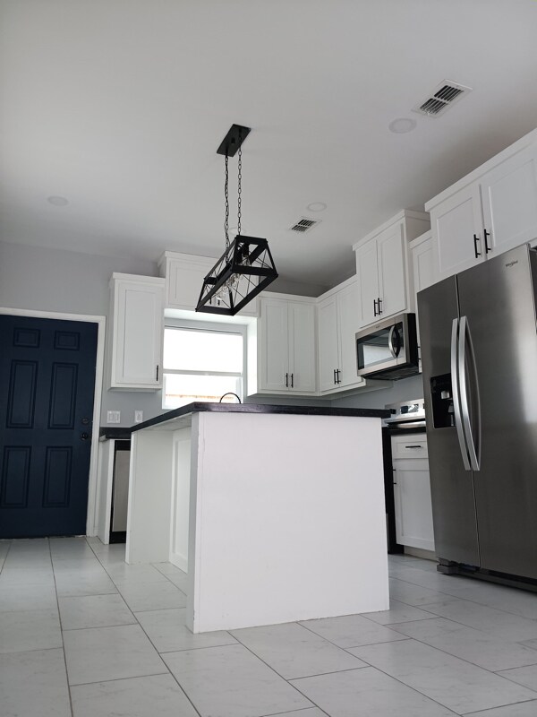 Building Photo - 5809 Ozark Ave