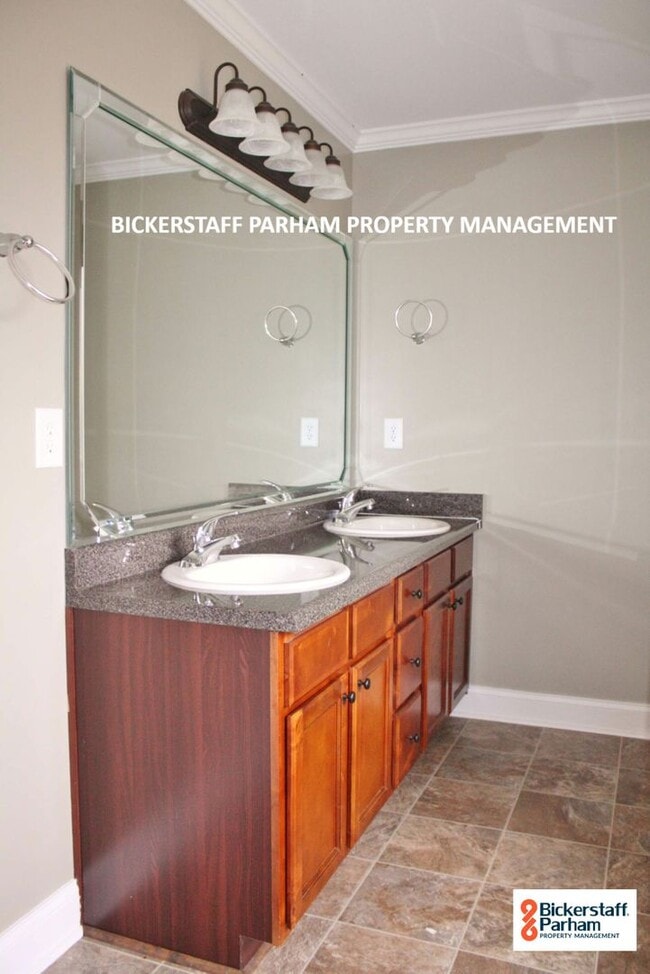 Building Photo - Welcome to Ft. Mitchell!! The Perfect Fami...