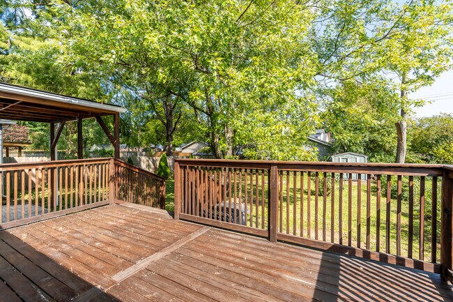 Building Photo - 491 Stratford Dr