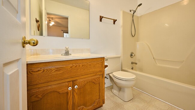 Building Photo - For Rent: 3BR, 2BA home with garage for rent.