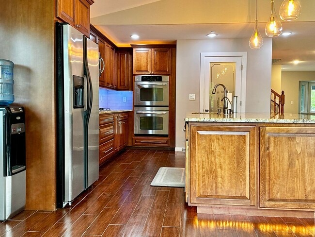 Building Photo - Rare Kent Gem, 3 BR | 3 BA | 2 DEN | 0.41 ...