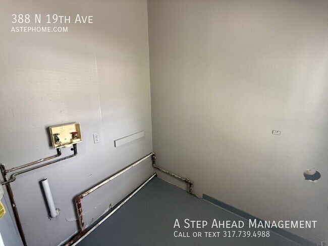 Building Photo - 388 N 19th Ave