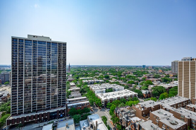 Building Photo - 1660 N La Salle Dr