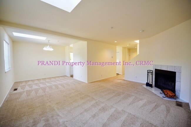 Building Photo - 9 Bayview St