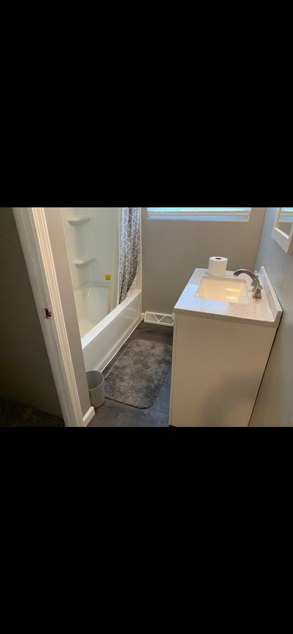 upstairs bathroom - 2414 W 5th St