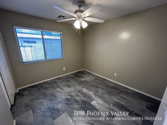 Building Photo - Open Concept 4 Bed/2 Bath W/ New Paint & N...