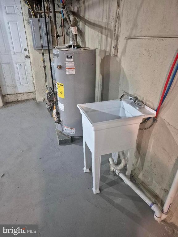 Building Photo - 5345 W Columbia Ave