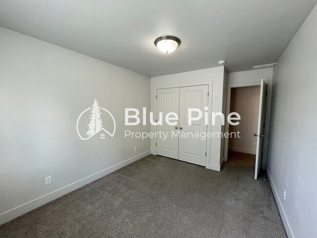 Building Photo - 196 Emery Ln