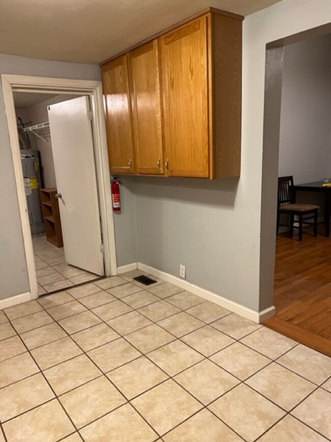 Building Photo - Knoxville 37917 - 2 bedroom, 2 bath home -...