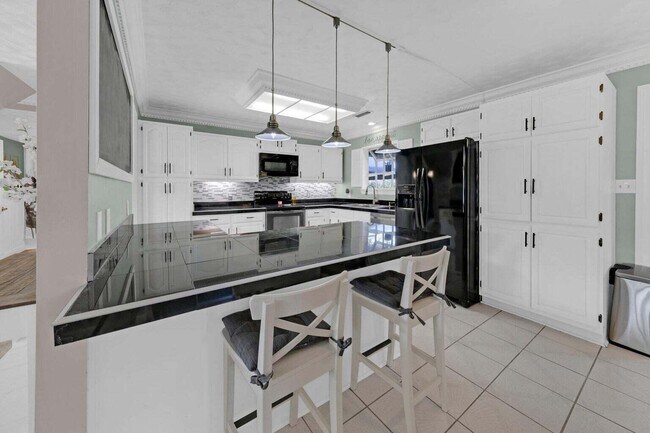 Building Photo - 2216 Calle De Pizzaro